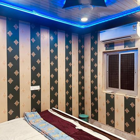 Hotel Raju Homestay Ayodhya 150 Meters From Shree Ram Janmbhoomi Temple 200 Meters From Ayodhya Dham Railway Station Eksteriør billede