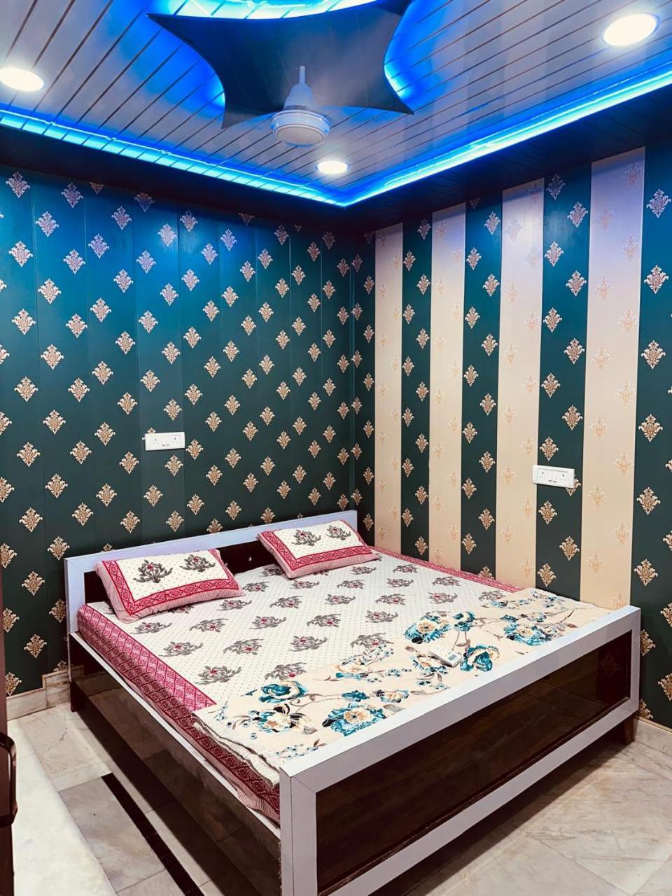Hotel Raju Homestay Ayodhya 150 Meters From Shree Ram Janmbhoomi Temple 200 Meters From Ayodhya Dham Railway Station Eksteriør billede