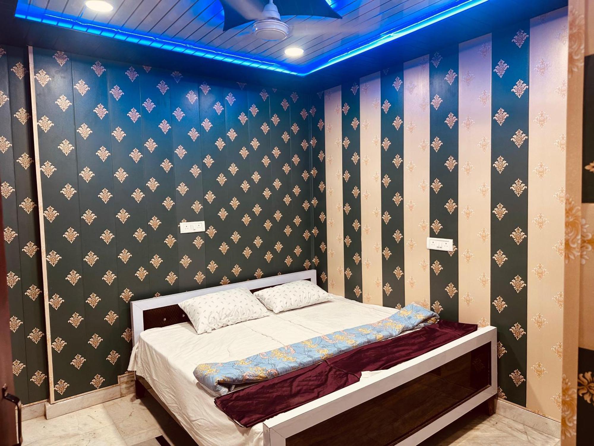 Hotel Raju Homestay Ayodhya 150 Meters From Shree Ram Janmbhoomi Temple 200 Meters From Ayodhya Dham Railway Station Eksteriør billede