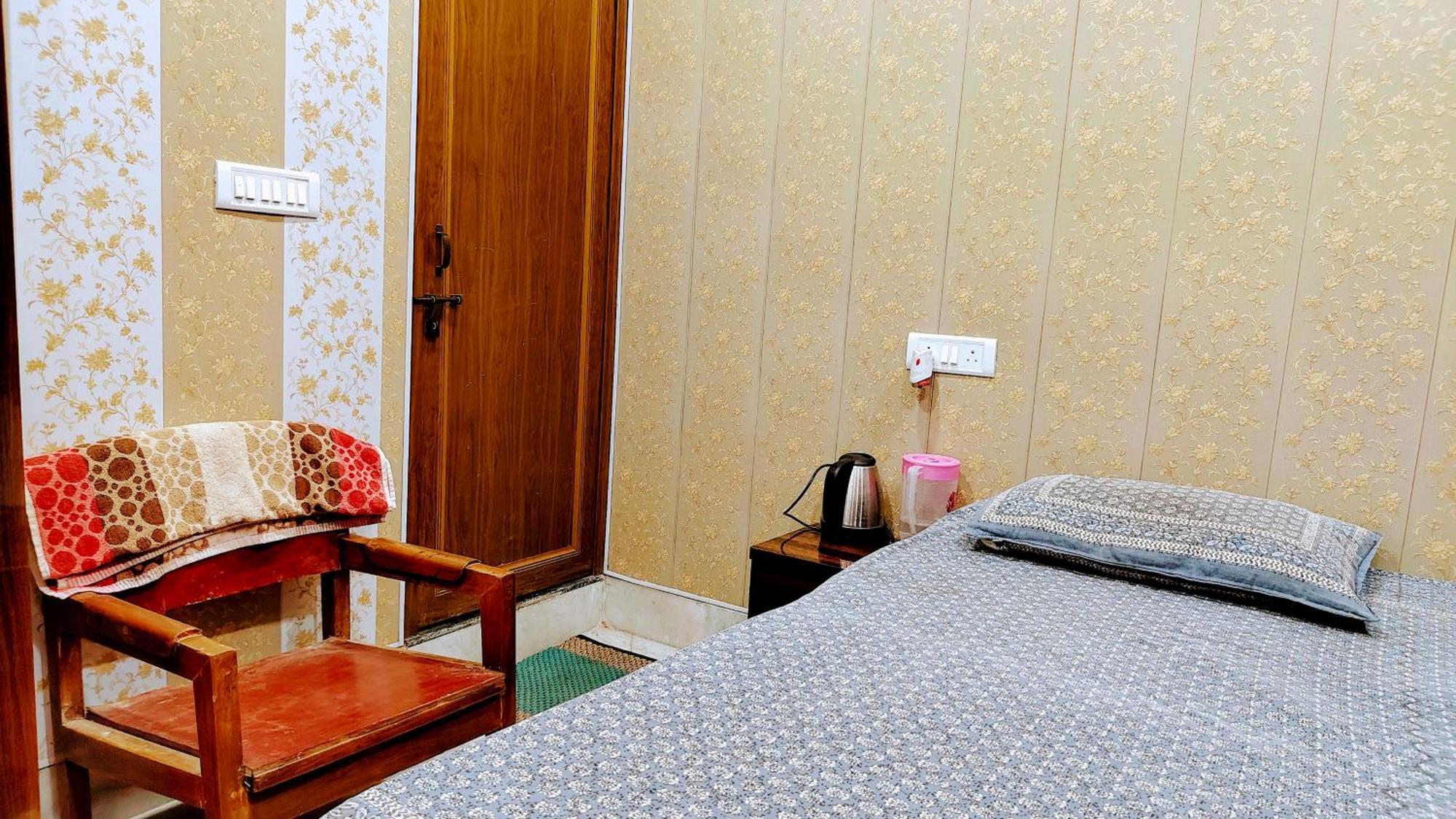 Hotel Raju Homestay Ayodhya 150 Meters From Shree Ram Janmbhoomi Temple 200 Meters From Ayodhya Dham Railway Station Eksteriør billede
