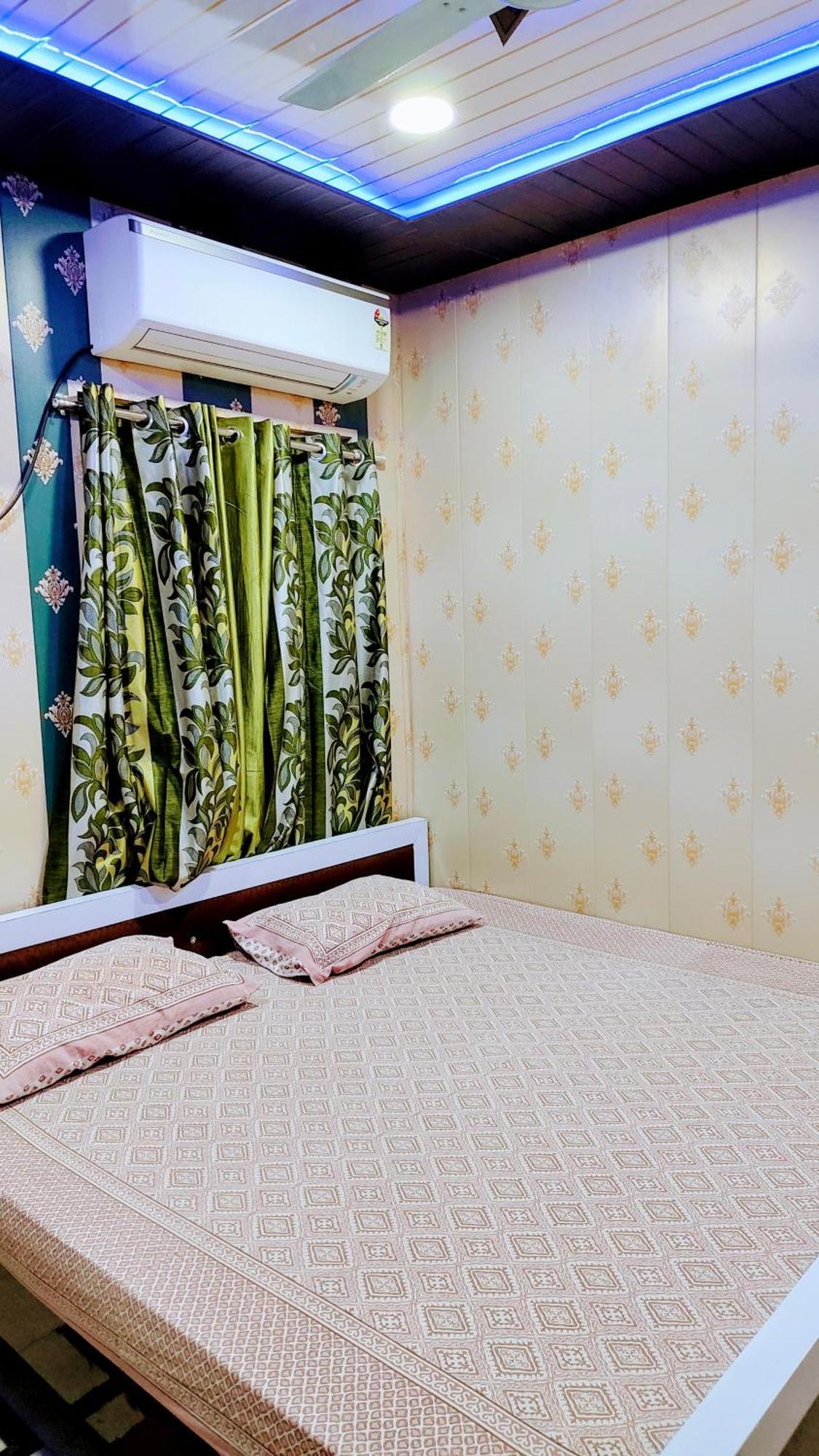 Hotel Raju Homestay Ayodhya 150 Meters From Shree Ram Janmbhoomi Temple 200 Meters From Ayodhya Dham Railway Station Eksteriør billede