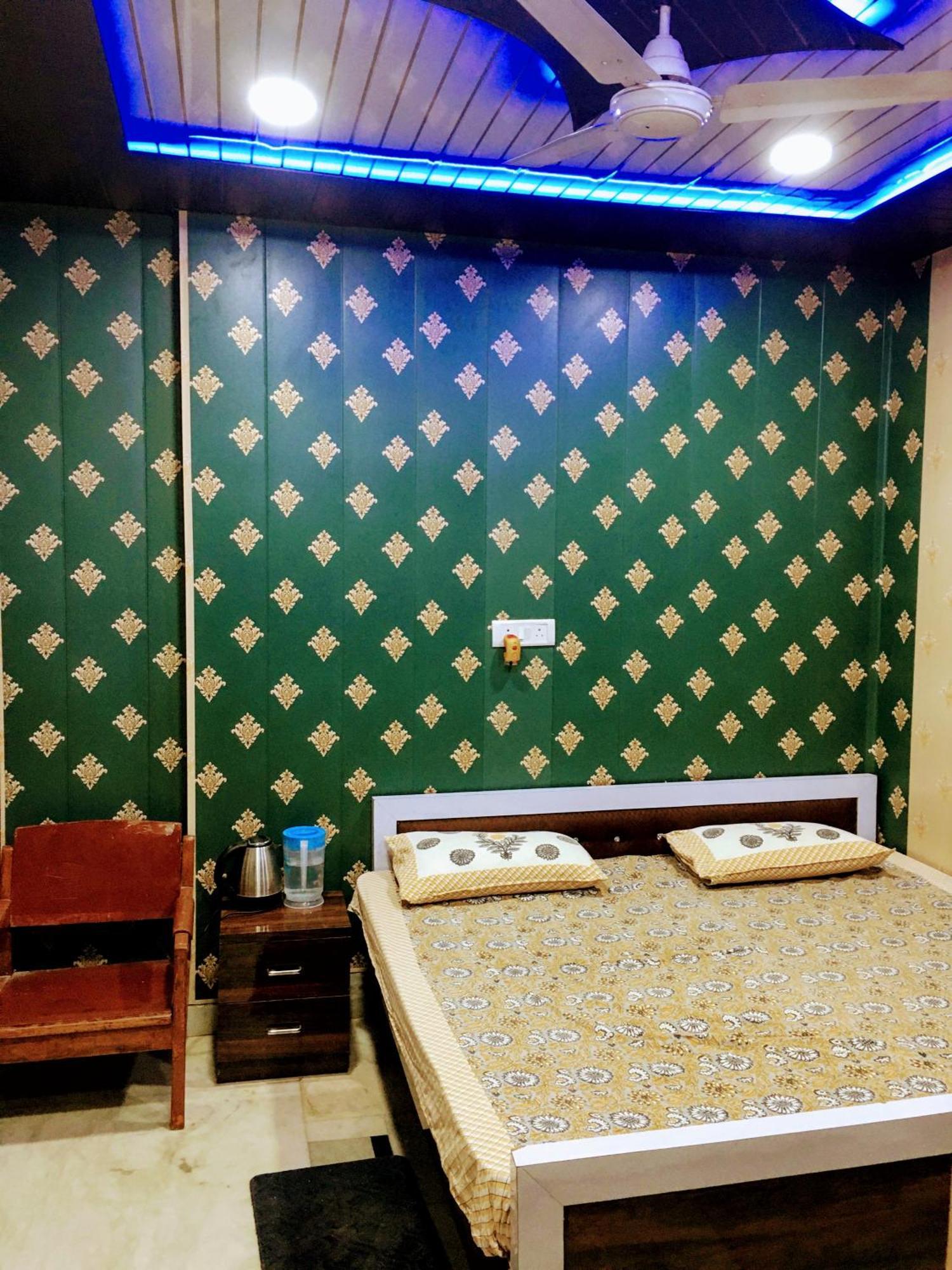 Hotel Raju Homestay Ayodhya 150 Meters From Shree Ram Janmbhoomi Temple 200 Meters From Ayodhya Dham Railway Station Eksteriør billede
