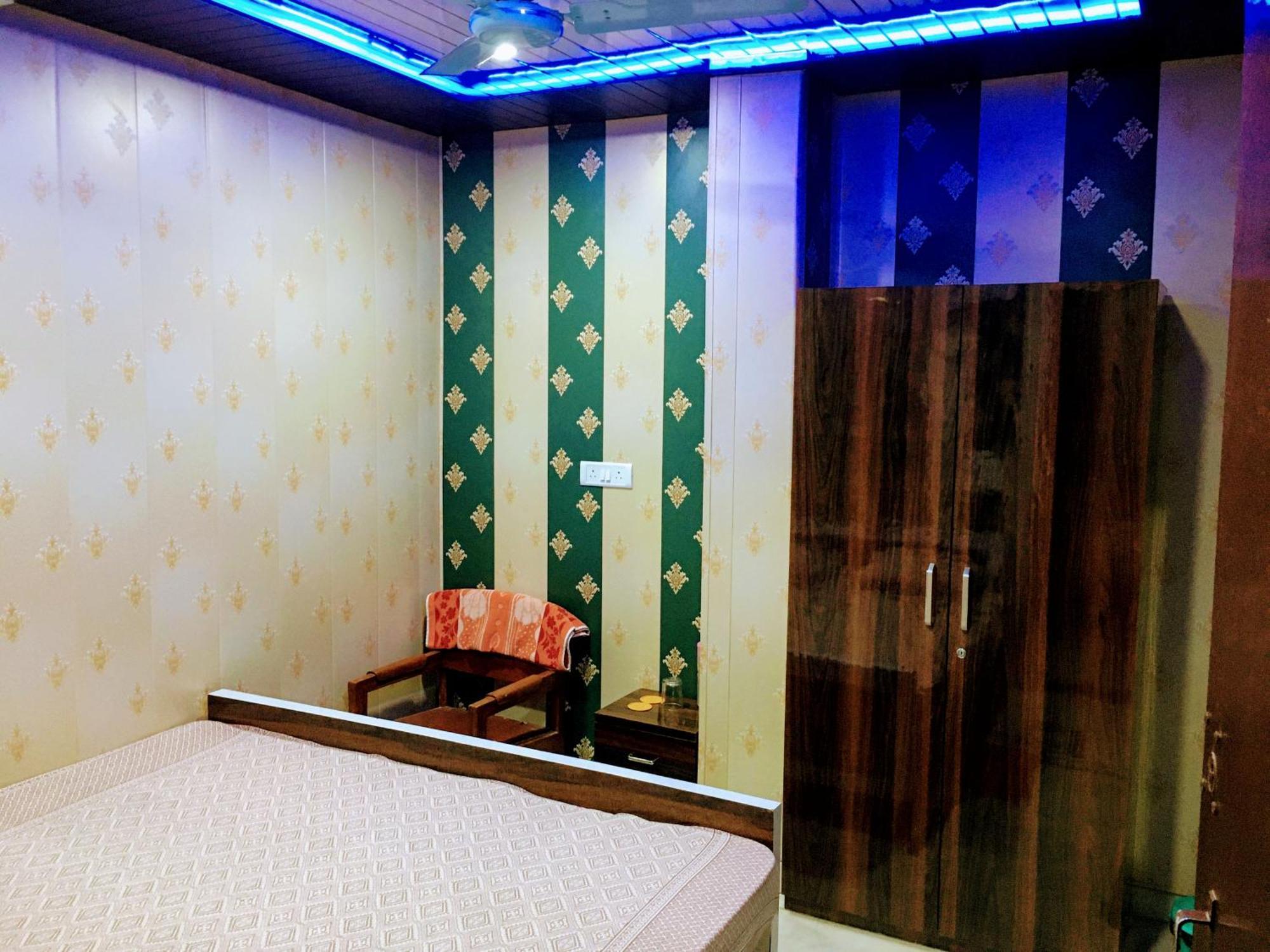 Hotel Raju Homestay Ayodhya 150 Meters From Shree Ram Janmbhoomi Temple 200 Meters From Ayodhya Dham Railway Station Eksteriør billede