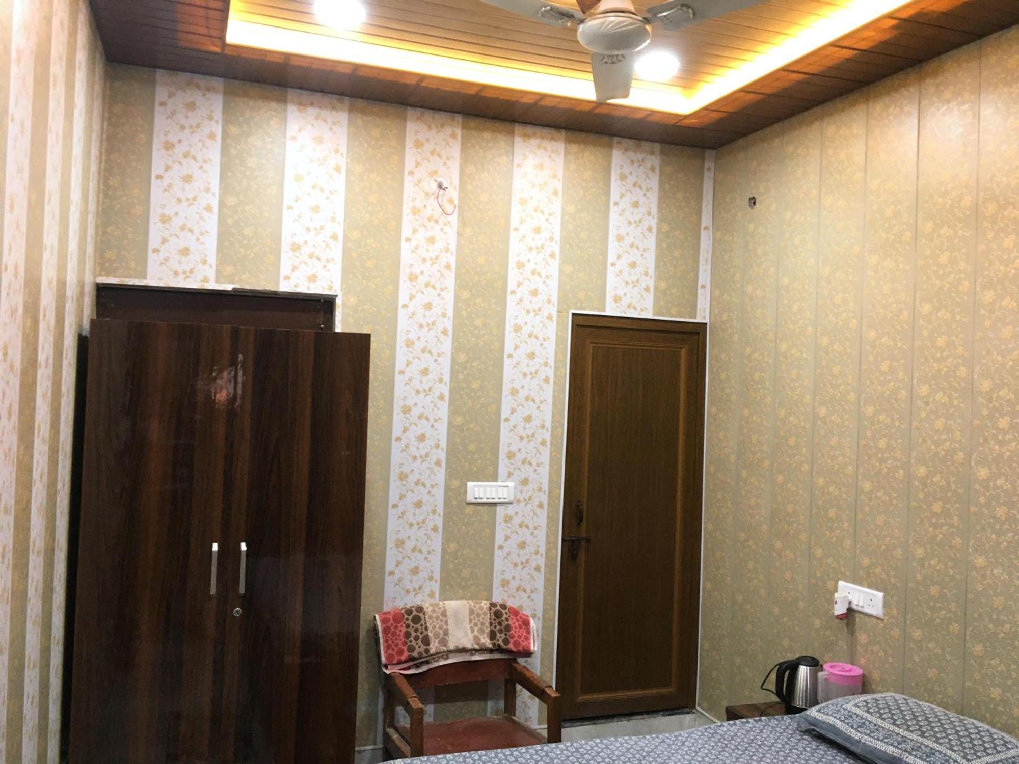 Hotel Raju Homestay Ayodhya 150 Meters From Shree Ram Janmbhoomi Temple 200 Meters From Ayodhya Dham Railway Station Eksteriør billede