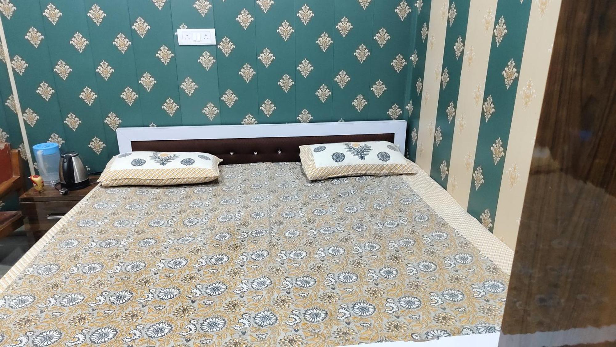 Hotel Raju Homestay Ayodhya 150 Meters From Shree Ram Janmbhoomi Temple 200 Meters From Ayodhya Dham Railway Station Eksteriør billede