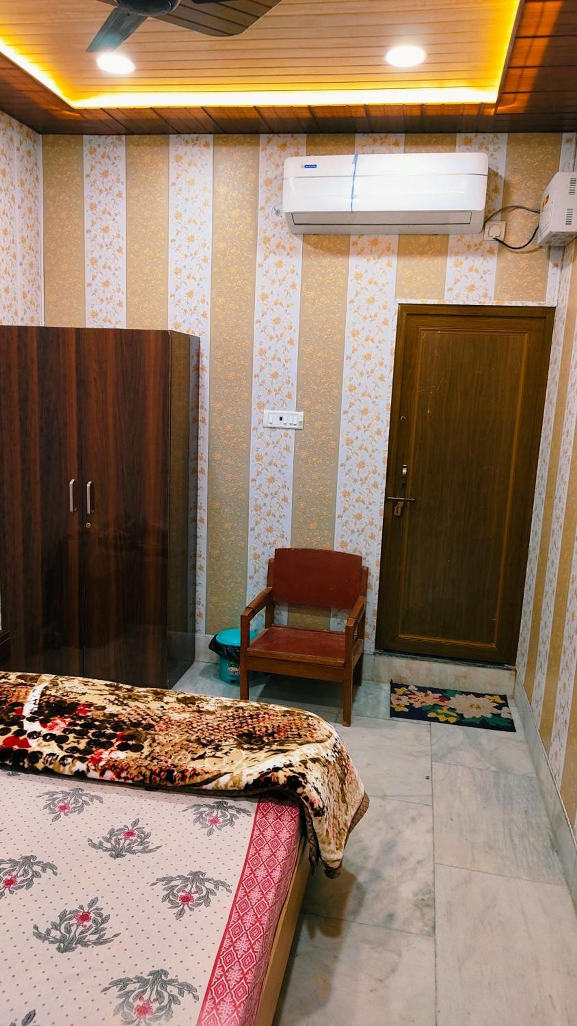 Hotel Raju Homestay Ayodhya 150 Meters From Shree Ram Janmbhoomi Temple 200 Meters From Ayodhya Dham Railway Station Eksteriør billede