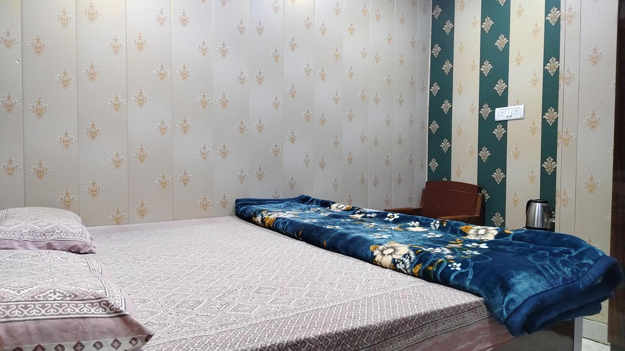 Hotel Raju Homestay Ayodhya 150 Meters From Shree Ram Janmbhoomi Temple 200 Meters From Ayodhya Dham Railway Station Eksteriør billede