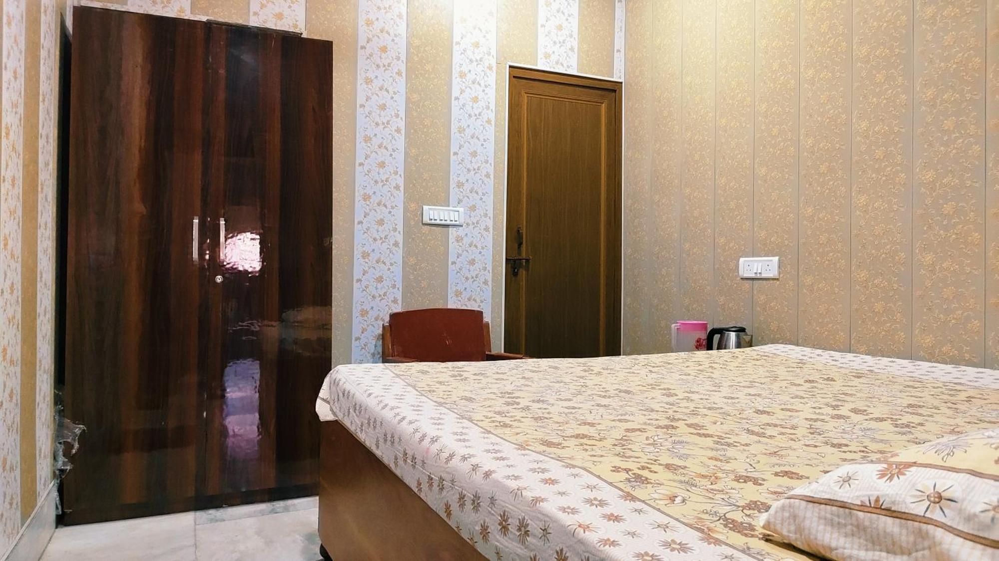 Hotel Raju Homestay Ayodhya 150 Meters From Shree Ram Janmbhoomi Temple 200 Meters From Ayodhya Dham Railway Station Eksteriør billede