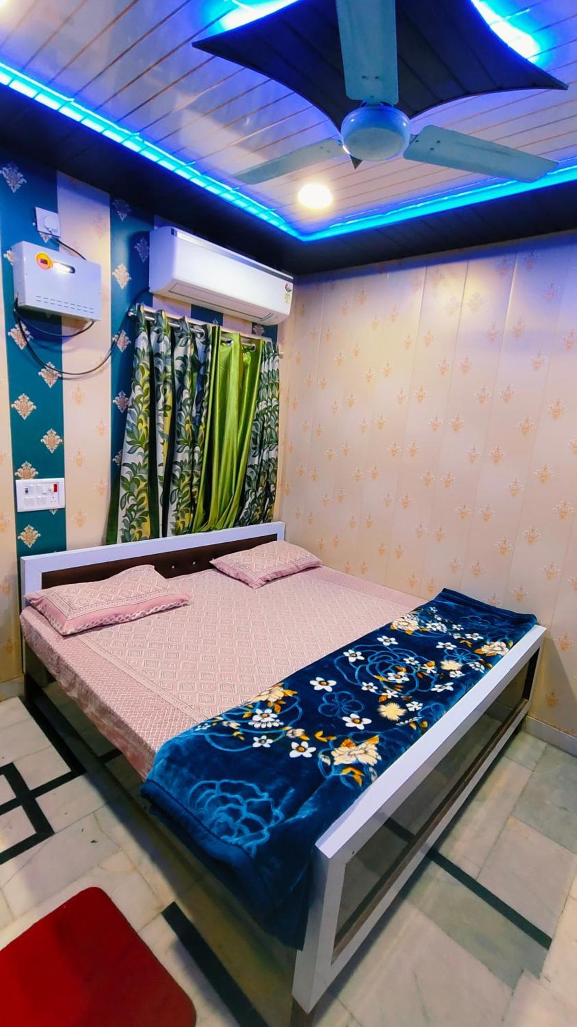 Hotel Raju Homestay Ayodhya 150 Meters From Shree Ram Janmbhoomi Temple 200 Meters From Ayodhya Dham Railway Station Eksteriør billede