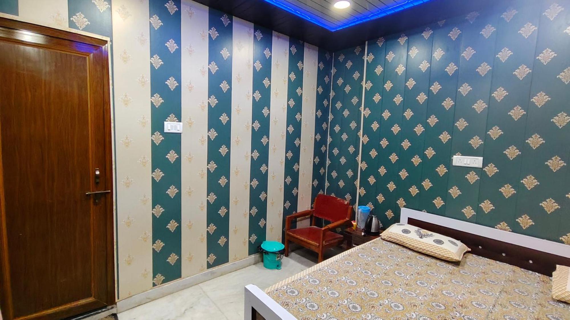 Hotel Raju Homestay Ayodhya 150 Meters From Shree Ram Janmbhoomi Temple 200 Meters From Ayodhya Dham Railway Station Eksteriør billede