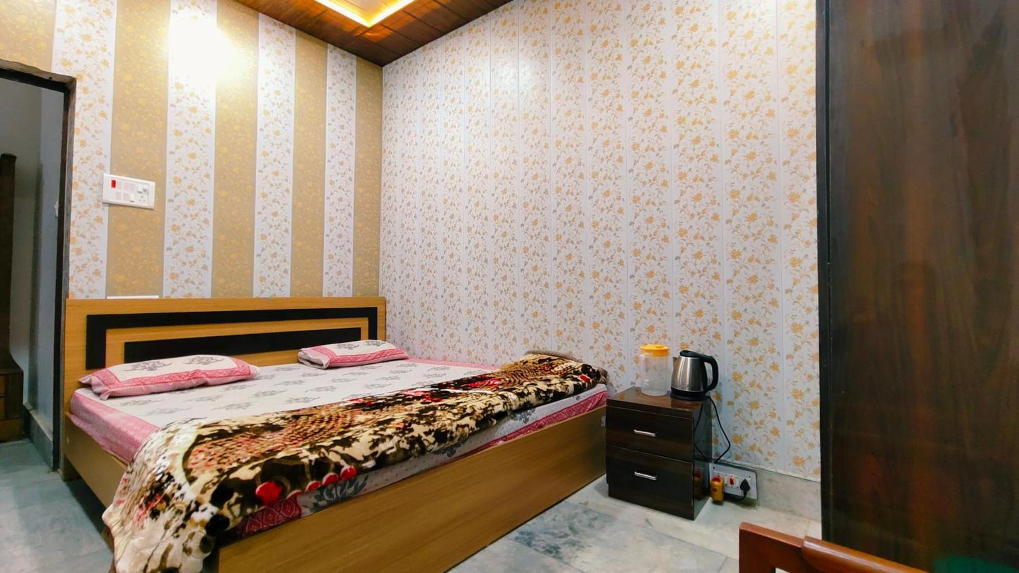 Hotel Raju Homestay Ayodhya 150 Meters From Shree Ram Janmbhoomi Temple 200 Meters From Ayodhya Dham Railway Station Eksteriør billede