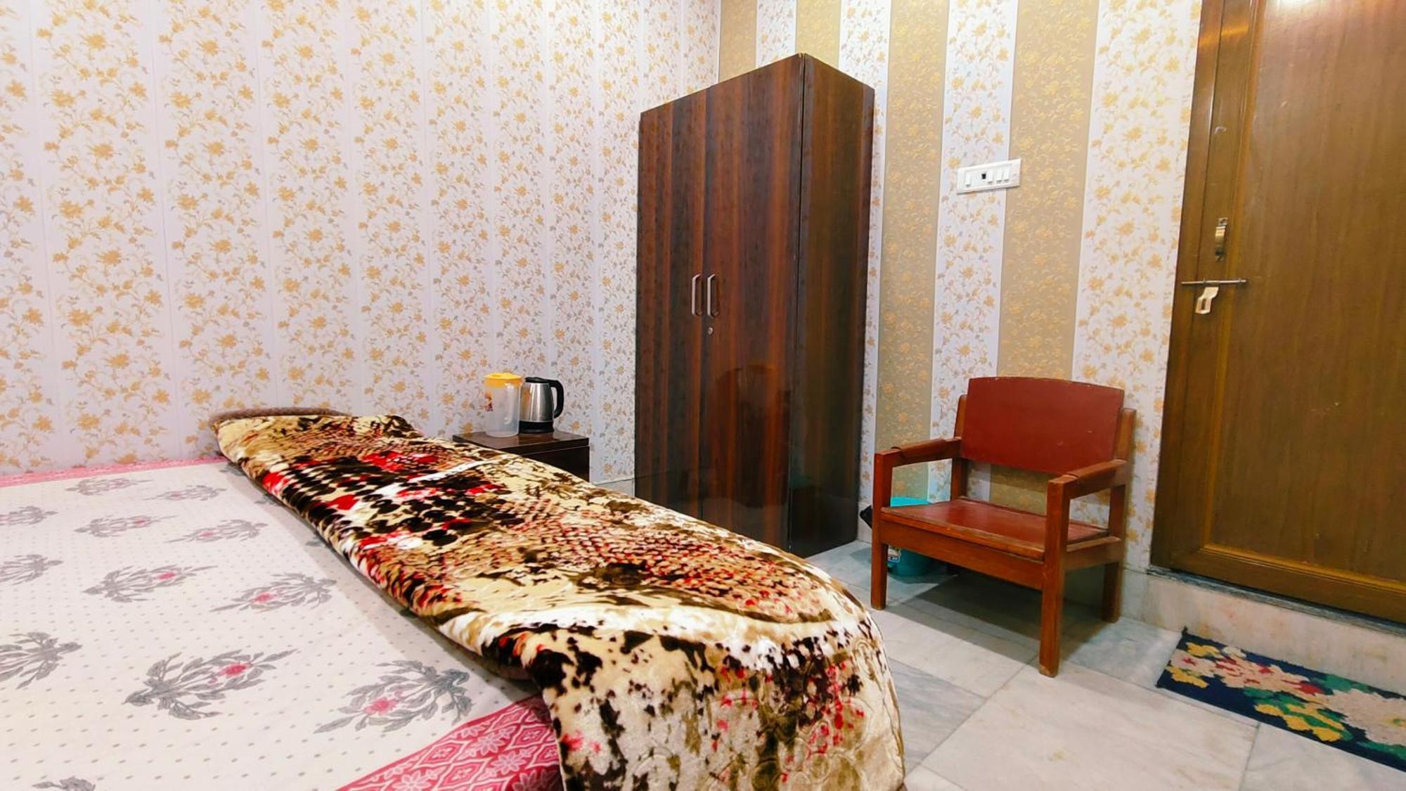 Hotel Raju Homestay Ayodhya 150 Meters From Shree Ram Janmbhoomi Temple 200 Meters From Ayodhya Dham Railway Station Eksteriør billede