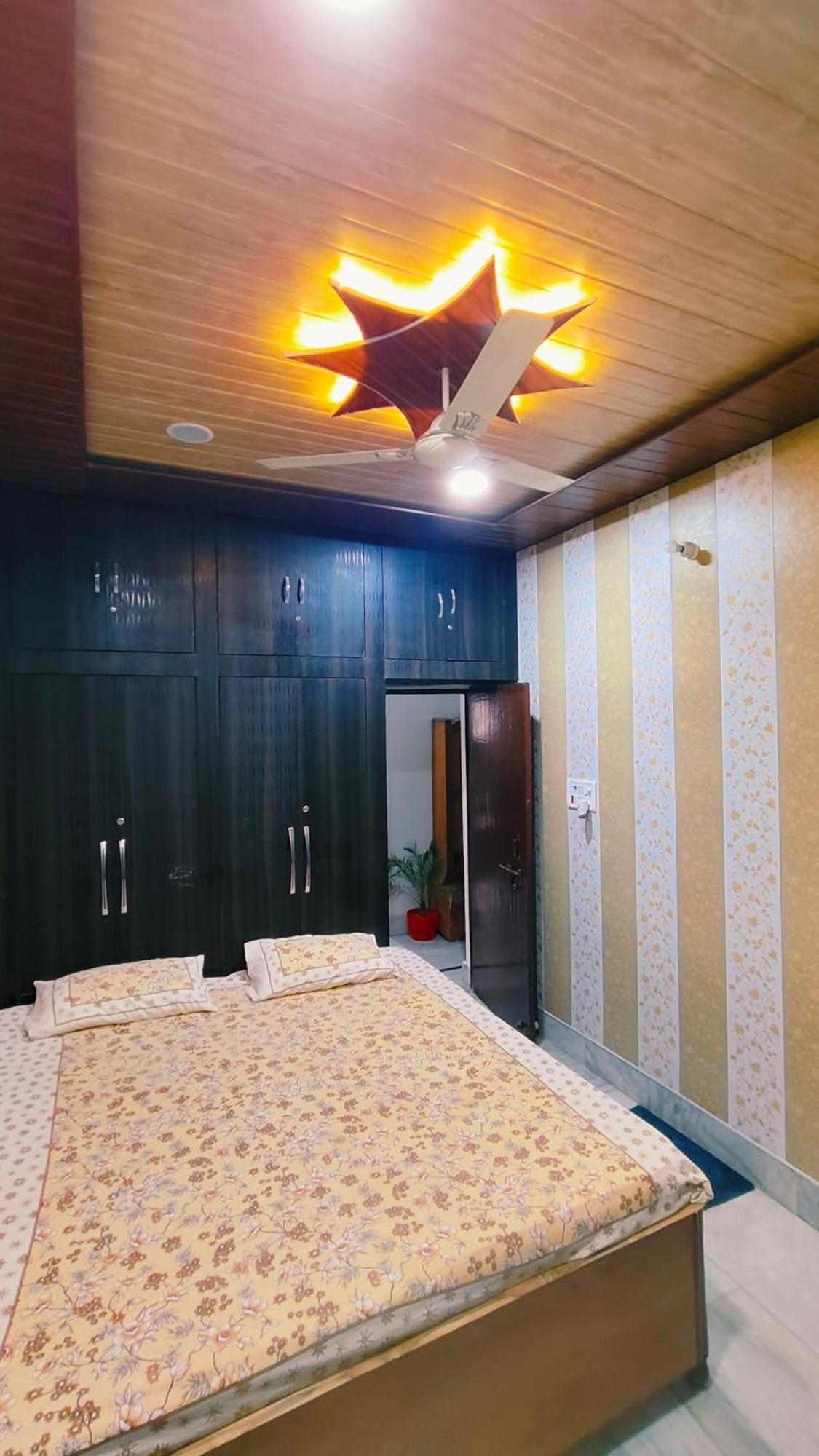Hotel Raju Homestay Ayodhya 150 Meters From Shree Ram Janmbhoomi Temple 200 Meters From Ayodhya Dham Railway Station Eksteriør billede