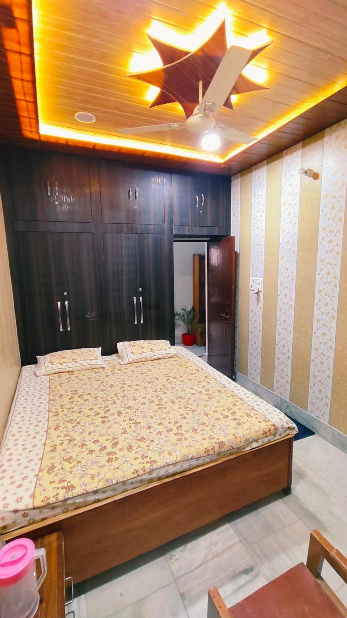 Hotel Raju Homestay Ayodhya 150 Meters From Shree Ram Janmbhoomi Temple 200 Meters From Ayodhya Dham Railway Station Eksteriør billede