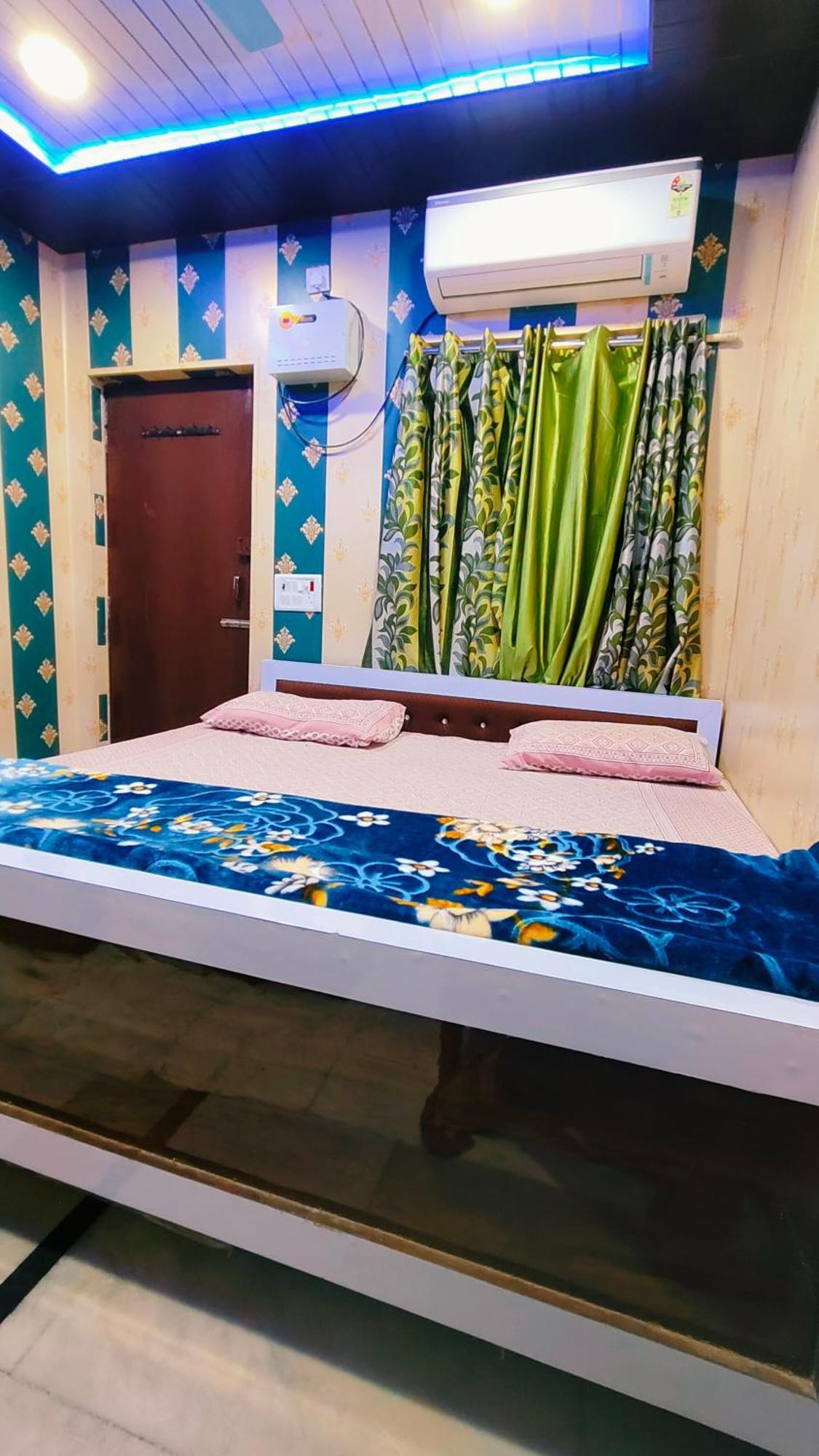 Hotel Raju Homestay Ayodhya 150 Meters From Shree Ram Janmbhoomi Temple 200 Meters From Ayodhya Dham Railway Station Eksteriør billede