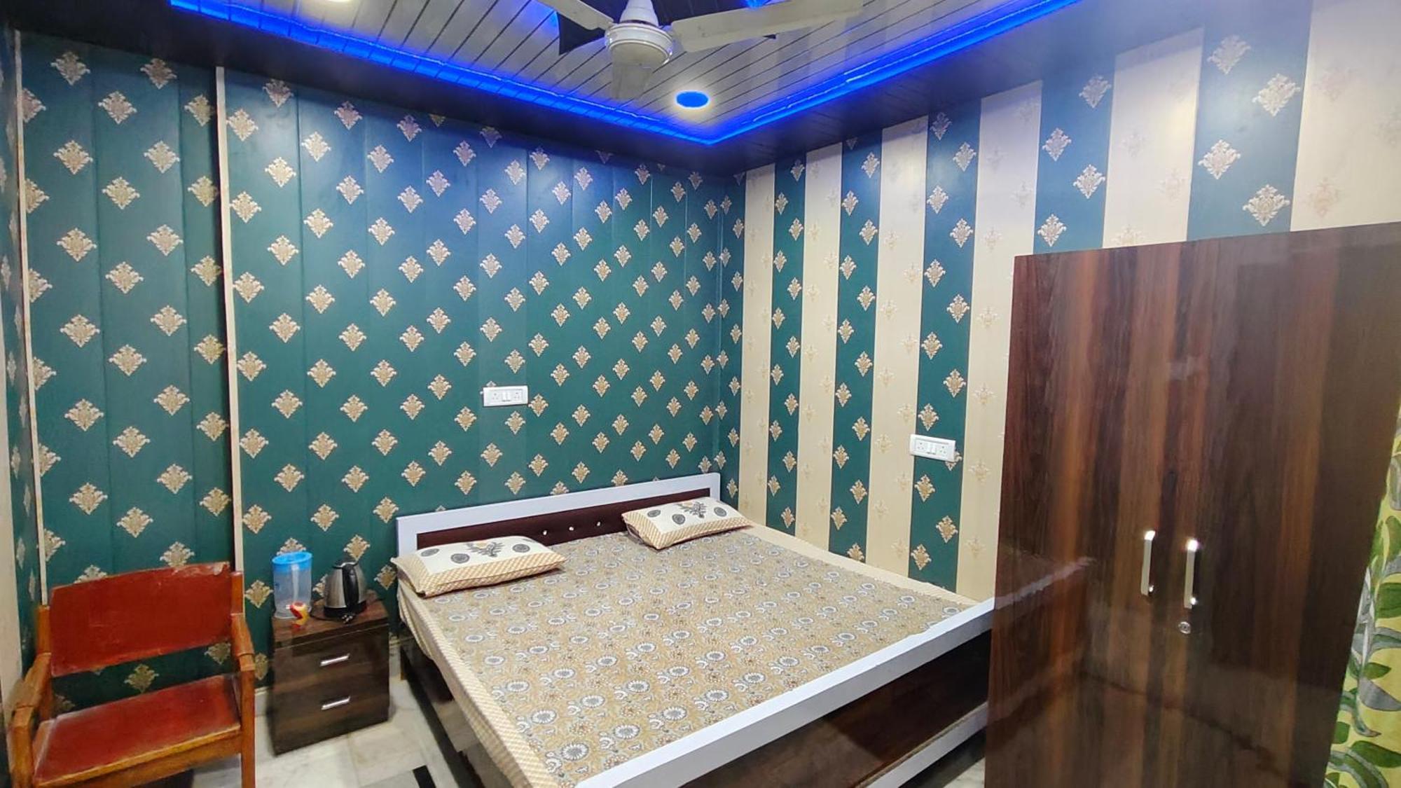 Hotel Raju Homestay Ayodhya 150 Meters From Shree Ram Janmbhoomi Temple 200 Meters From Ayodhya Dham Railway Station Eksteriør billede